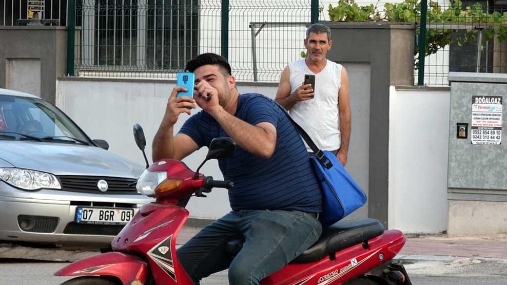 Cins köpekleri elinden alındı: Çatıda eylem yaptı