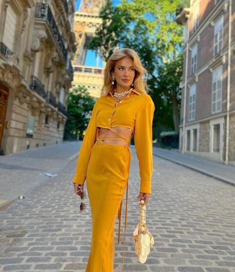 Burcu Esmersoydan teknede duş paylaşımı