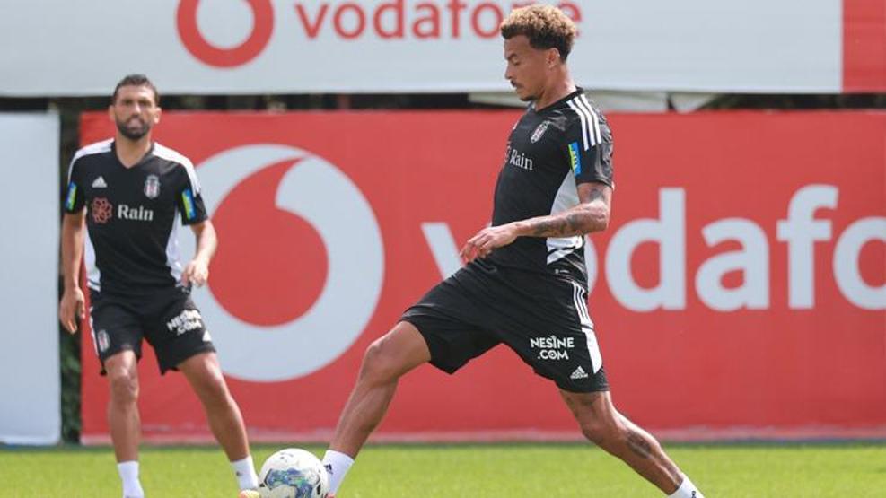 Vodafone Parkta Dele Alliye özel karşılama