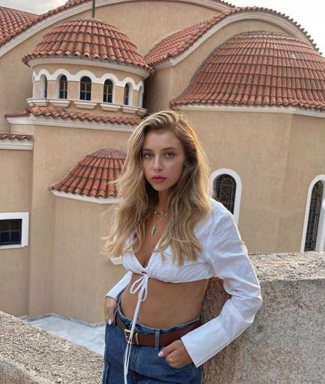 Hande Erçelin ablası Gamze Erçel bikinili pozlarıyla mest etti