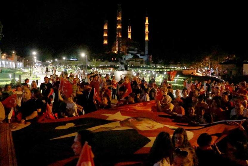 Edirne ve Tekirdağda fener alayı yürüyüşü