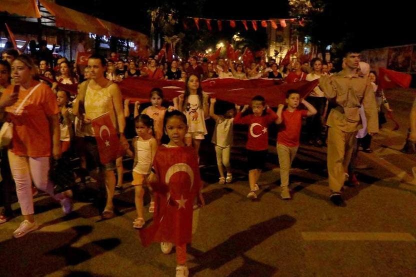 Edirne ve Tekirdağda fener alayı yürüyüşü
