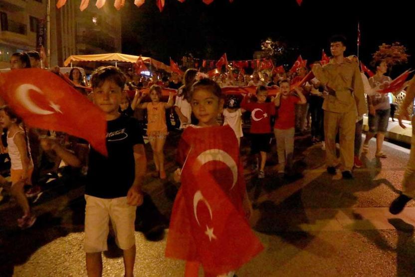 Edirne ve Tekirdağda fener alayı yürüyüşü