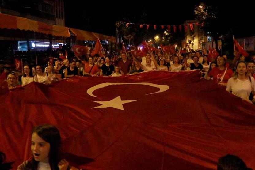 Edirne ve Tekirdağda fener alayı yürüyüşü