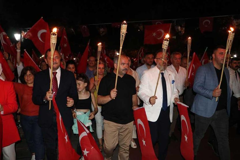 Edirne ve Tekirdağda fener alayı yürüyüşü