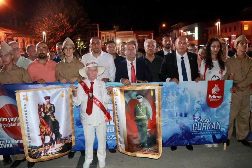 Edirne ve Tekirdağda fener alayı yürüyüşü