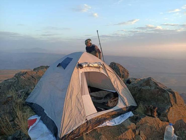Zirvede kamp kurarak güneşin doğuşunu ve batışını görüntülediler