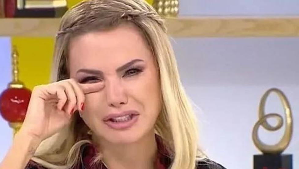 Ece Erken Şafak Mahmutyazıcıoğlunun eski eşi Benan Kocaderiliden şikayetçi oldu