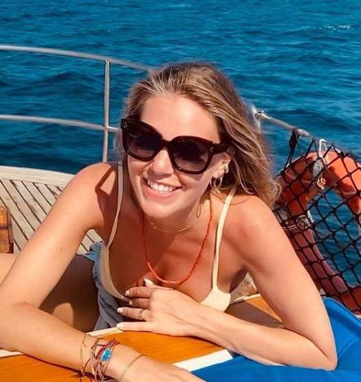 Aslı Enverin tekne pozlarına beğeni yağdı