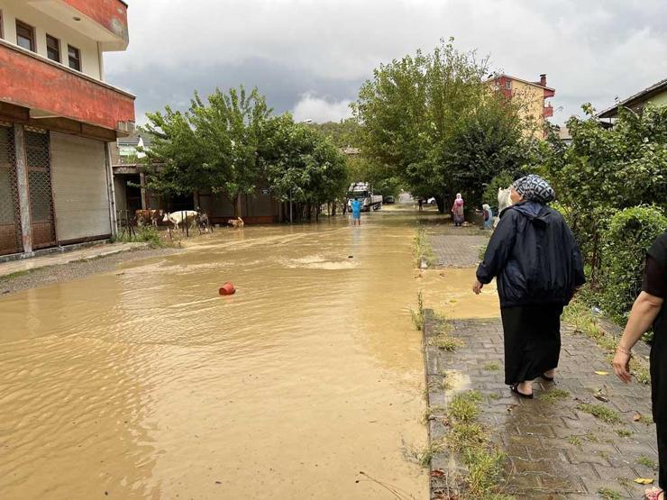 Bartında ağır sel bilançosu 100’e yakın evin alt katları ile iş yerlerini su bastı