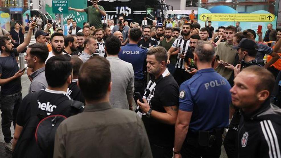 Beşiktaşa havalimanında coşkulu karşılama