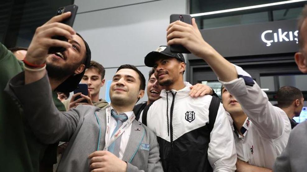 Beşiktaşa havalimanında coşkulu karşılama