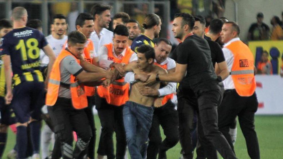 Beşiktaşa havalimanında coşkulu karşılama