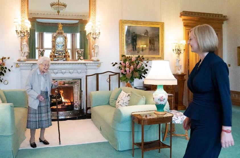 Liz Truss, göreve resmen başladı: Kraliçe ile görüşmeden ilk kareler