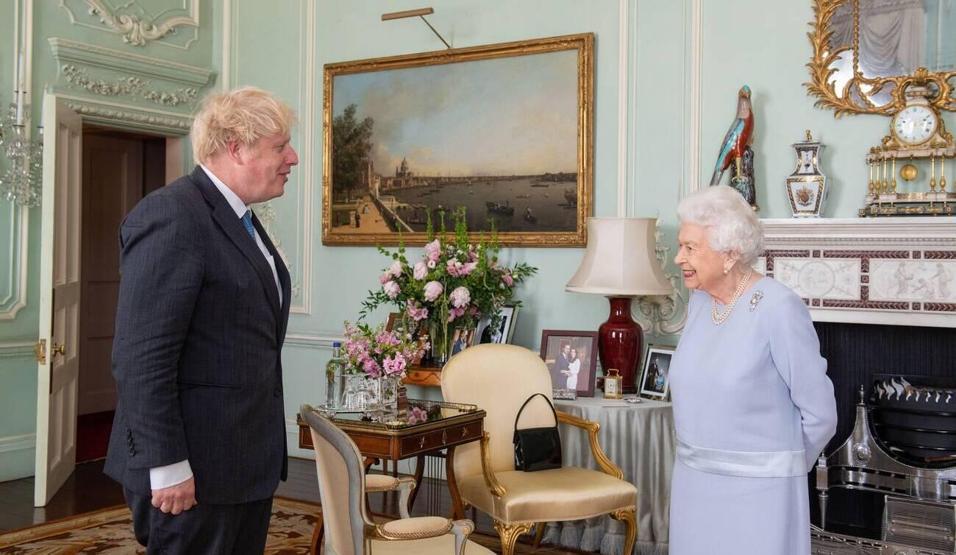 Kraliçe II. Elizabeth: 70 yılda 15 başbakan gördü