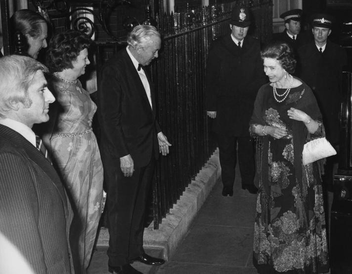 Kraliçe II. Elizabeth: 70 yılda 15 başbakan gördü