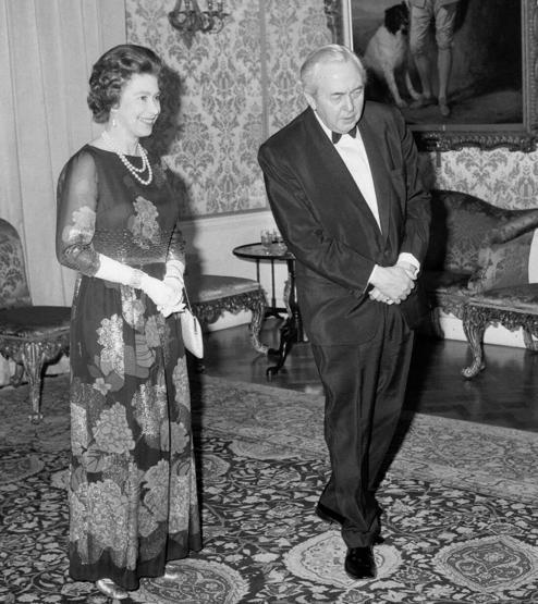 Kraliçe II. Elizabeth: 70 yılda 15 başbakan gördü