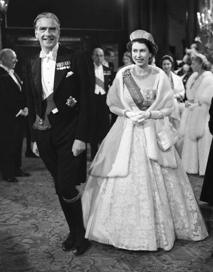 Kraliçe II. Elizabeth: 70 yılda 15 başbakan gördü
