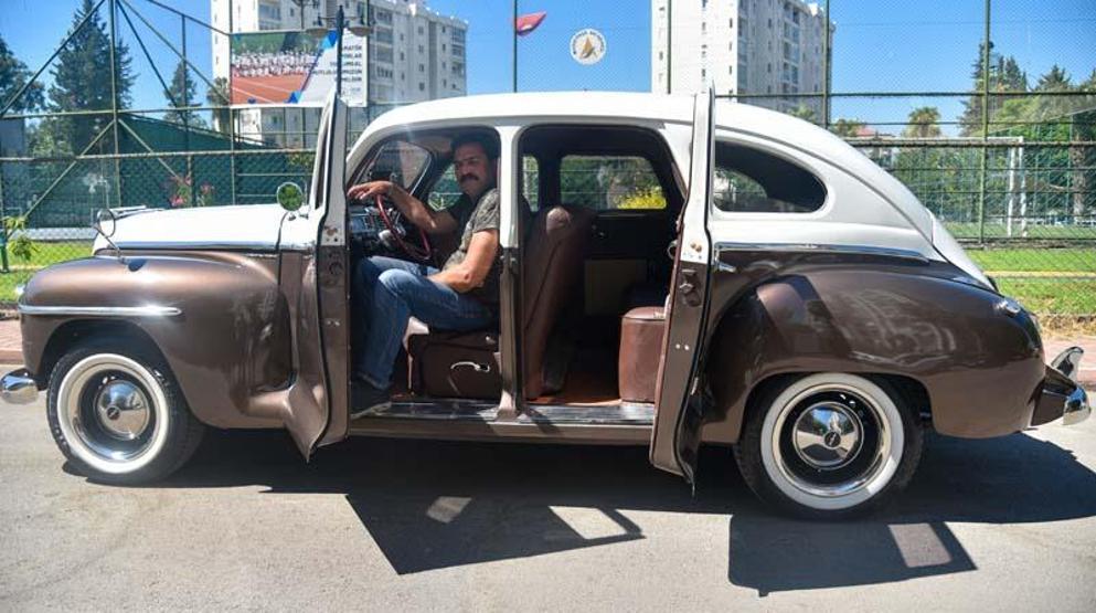 Evladı gibi gördüğü 75 yaşındaki otomobilini, 2 eve değişmedi