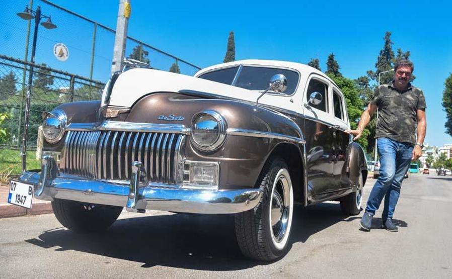 Evladı gibi gördüğü 75 yaşındaki otomobilini, 2 eve değişmedi