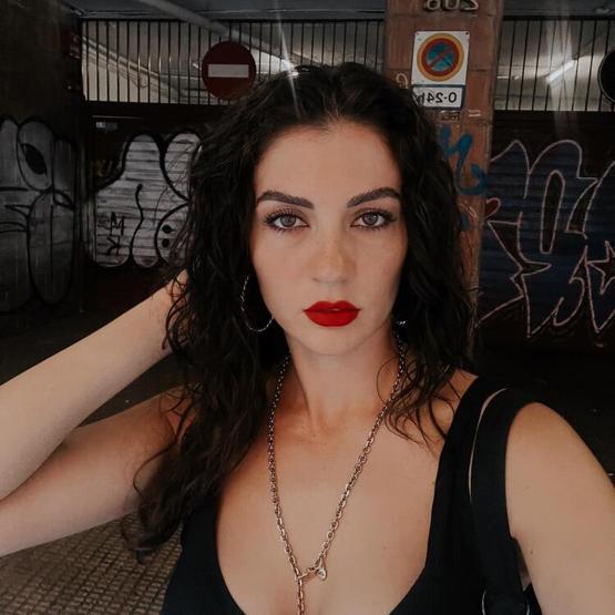 Burcu Özberkten iç çamaşırsız pozlar