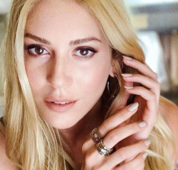 Sinem Kobal hastalığını açıkladı