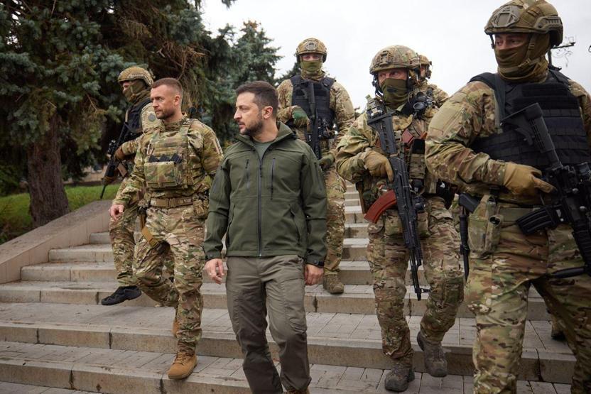 Zelenski, Ukraynanın kontrolüne geçen İzyum’u ziyaret etti