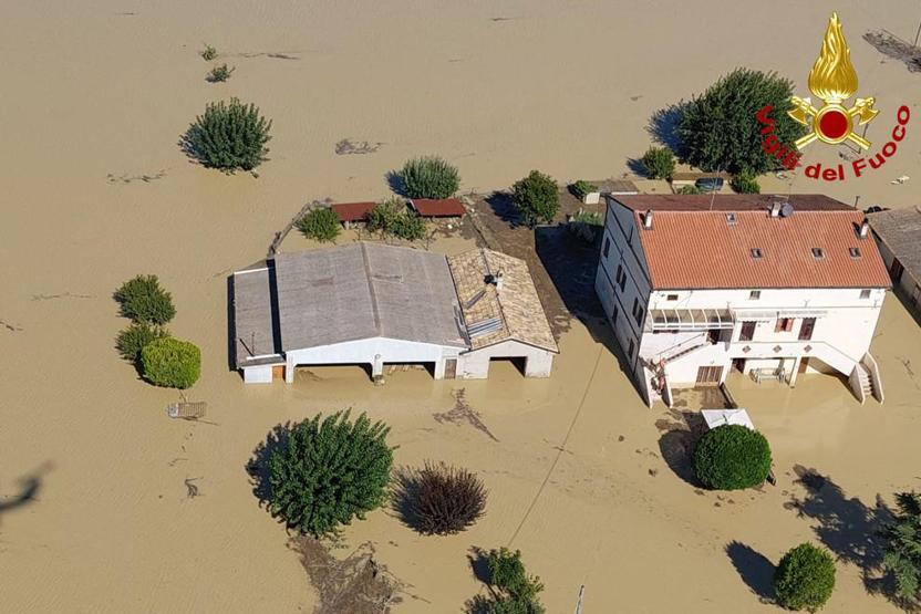 İtalyada sel felaketi: En az 10 ölü Onlarca kişi çatılarda mahsur kaldı