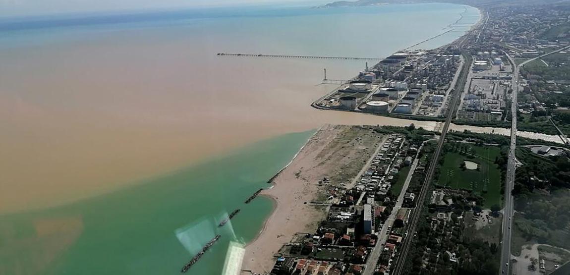 İtalyada sel felaketi: En az 10 ölü Onlarca kişi çatılarda mahsur kaldı