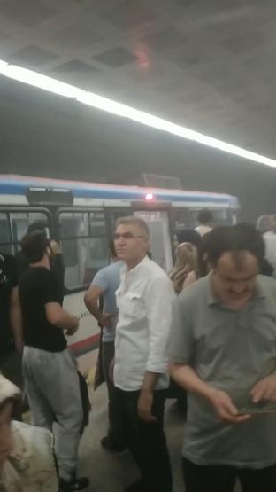 Topçularda tramvayda duman paniği