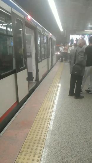 Topçularda tramvayda duman paniği