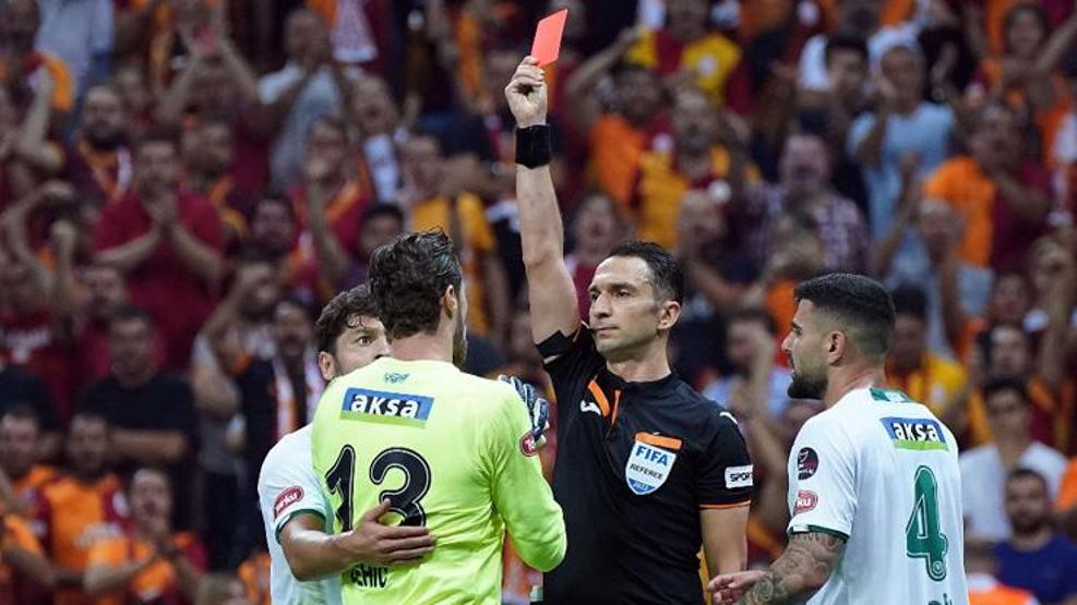 Galatasaray-Konyaspor maçında sinirler gerildi