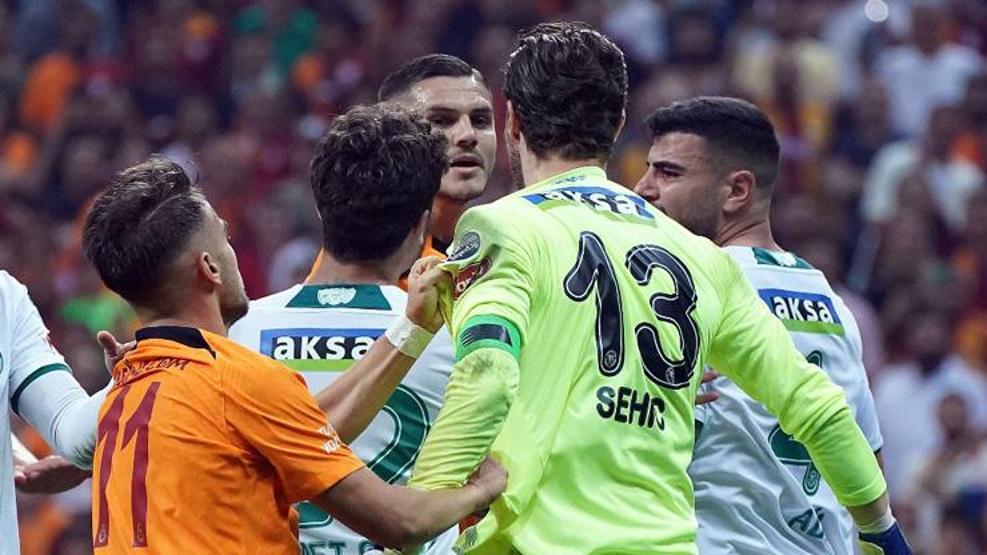 Galatasaray-Konyaspor maçında sinirler gerildi
