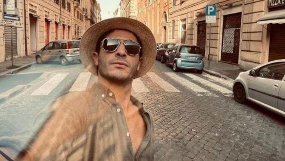 Burak Deniz otelde olay çıkardı Menajerinden açıklama geldi