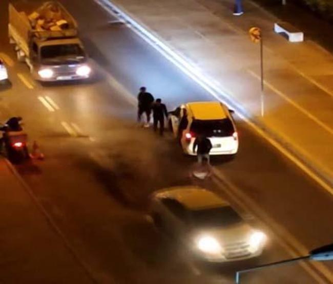 Beylikdüzünde kardeşine laf atanlara dehşeti yaşattı