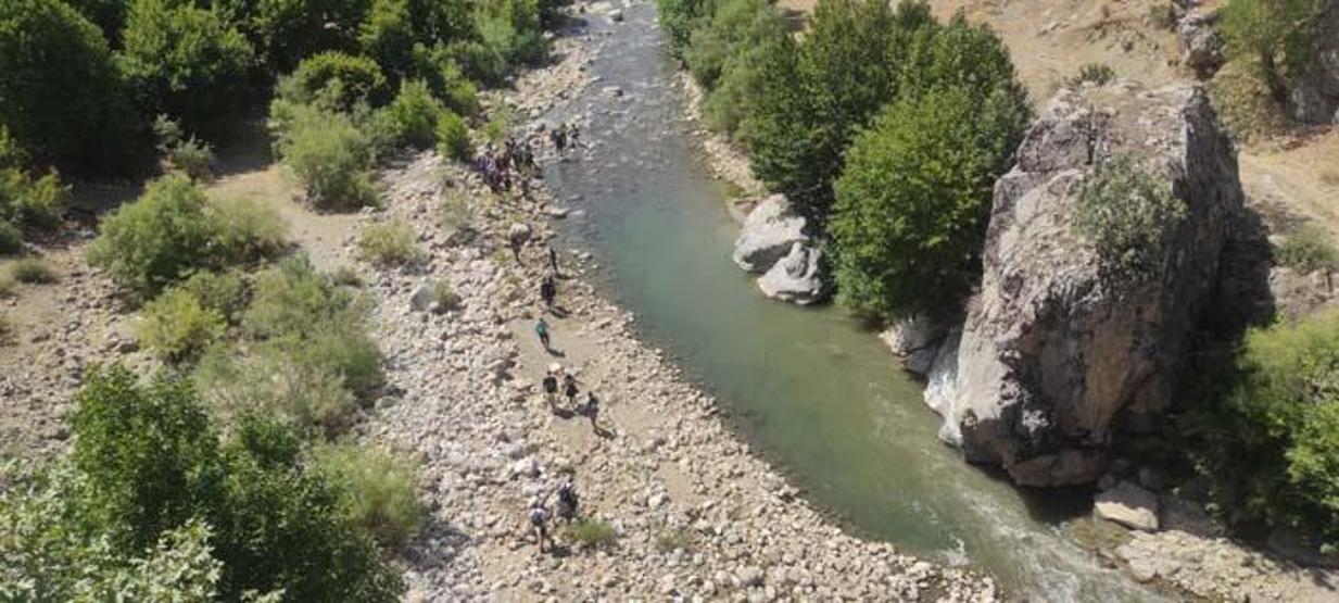 Doğaseverlerin rotası olan Sason Han Deresi kanyonu ziyaretçilerini hayran bıraktı