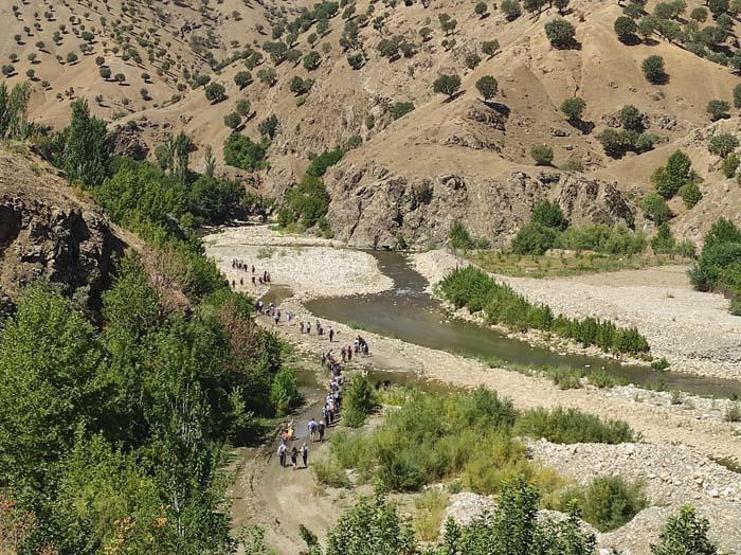 Doğaseverlerin rotası olan Sason Han Deresi kanyonu ziyaretçilerini hayran bıraktı