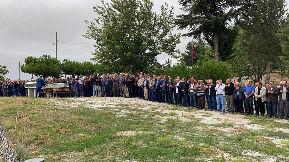 Muhtar kazara yeğenini öldürdü, cenazeye giden dayı da kazada öldü