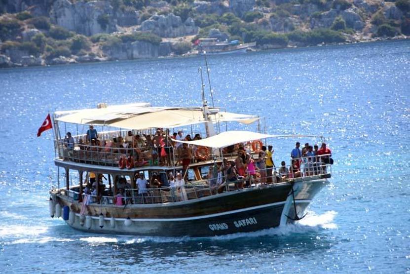 Tekneyle ulaşılabilen Kaleköy, tatilcilerin gözdesi