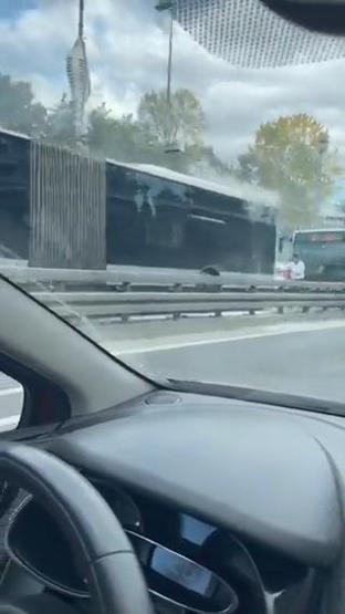 Kadıköy’de metrobüs yangını