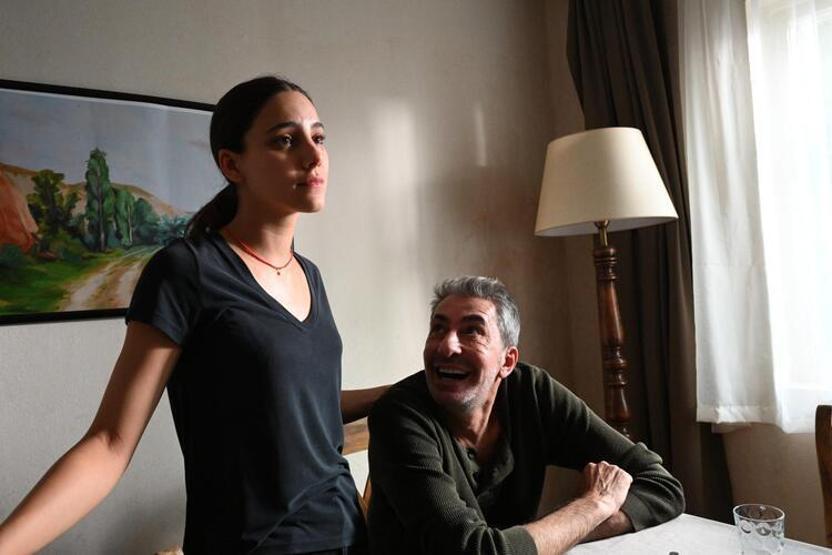 O Kız dizisine Erkan Petekkaya damga vurdu