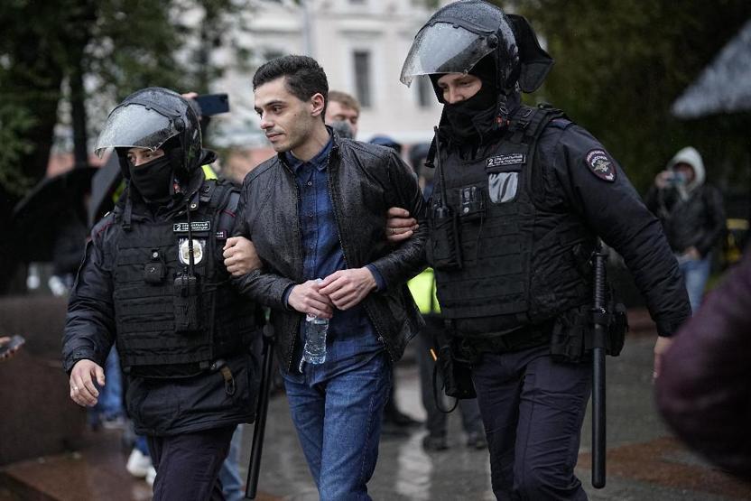 Rusyada savaş karşıtı protestolar sürüyor: 32 kentte yüzlerce gözaltı