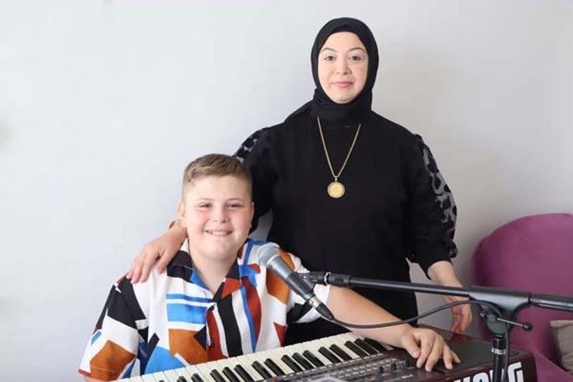 Bir Isabelle ile sosyal medyayı salladı Babasının orgu ile çektiği video onu fenomen yaptı...