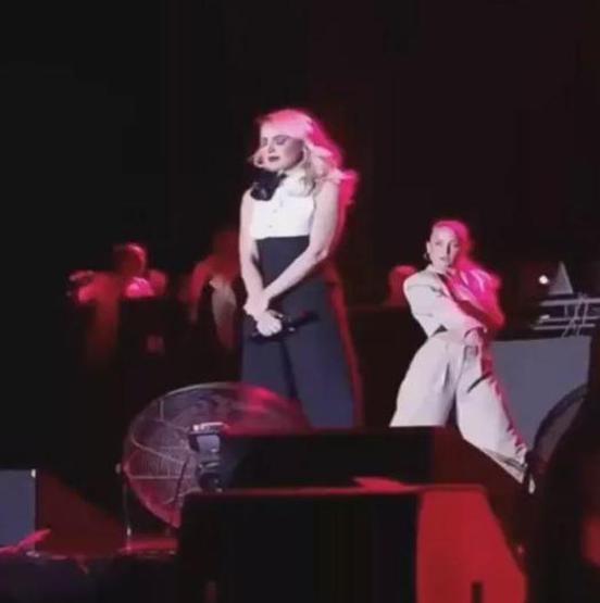 Hadise yine ağladı
