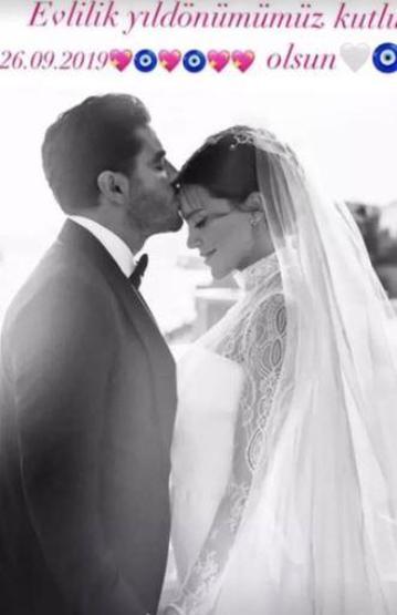 Ebru Şallıdan romantik kutlama