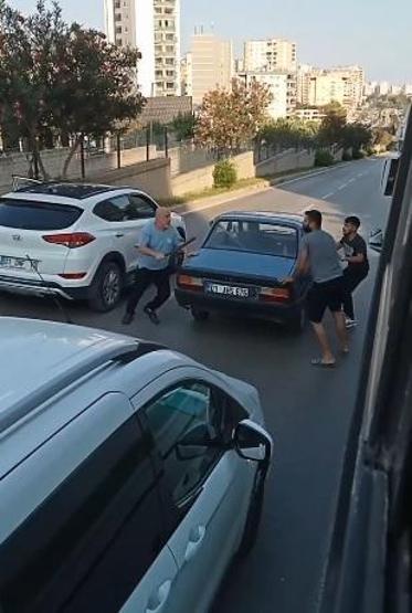 Yol verme tartışması Tüfekle cipe ateş açtı