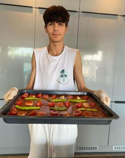 Yemek videolarıyla ünlenen Taha Duymaz yeni mesleğini açıkladı