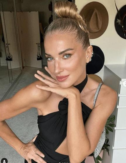 Burcu Esmersoy doğum günü kutlamalarına başladı