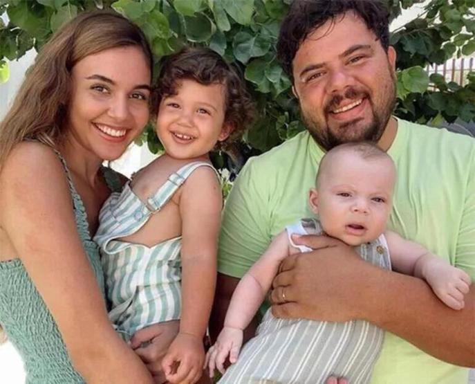 Berfu Yenenler, Eser Yenenlerin parti evine balyozla girmiş