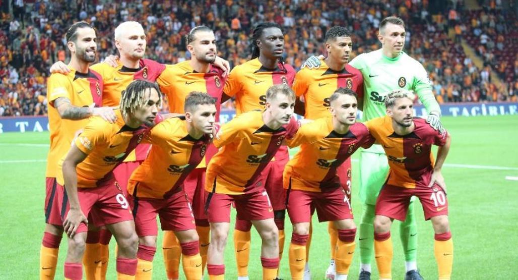 Galatasarayda 4 futbolcuyla görüşmelere başlandı